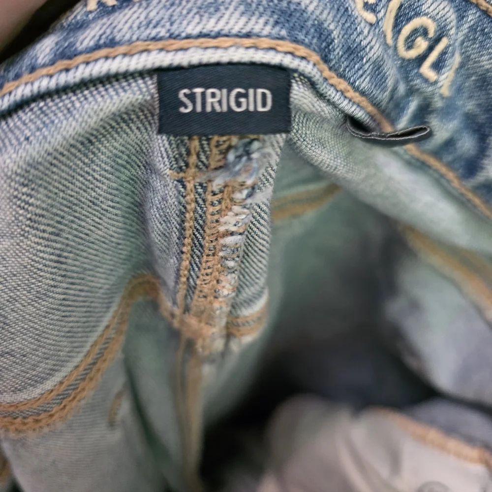 American Eagle Strigid 8 Blue Distressed  Jeans 28 Waist 25 Inseam - Picture 3 of 5